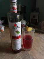 Вишневая вода газированная. Напиток Ascania вишнёвый. Лимонад Аскания вишня. Пятерочка лимонад Ascania. Вишневый напиток в стеклянной бутылке.