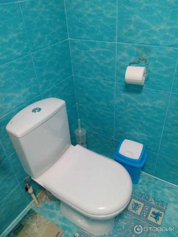 Ванна плиткой лагуна. Плитка Лагуна туалет. Бирюзовая плитка в туалете. Керамическая плитка голубая для туалета. Плитка для ванной комнаты Лагуна.
