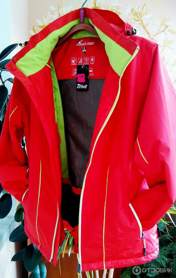 Отзыв о Куртка лыжная женская CRIVIT | В мой кишлак пришла весна и красная  куртка.