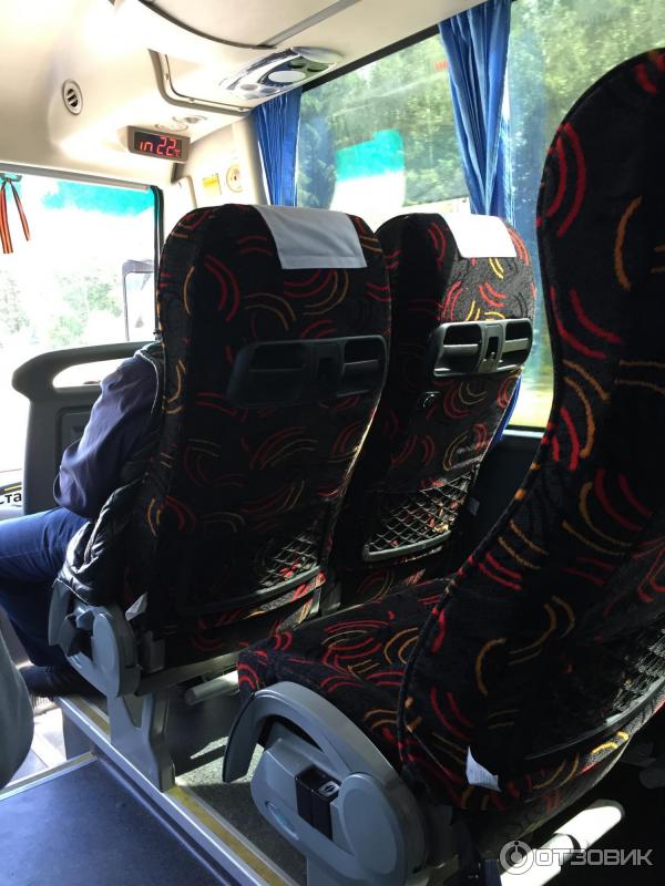 Салон автобуса рейса Ржев Москва Golden Dragon расстояние между сиденьями