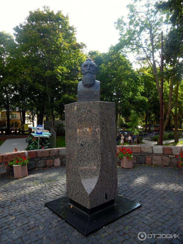 Памятник Басанавичасу